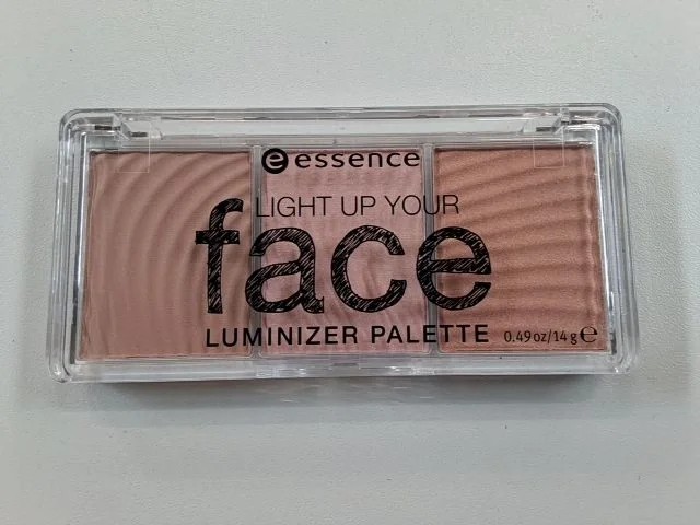 ESSENCE Highlighter Bild 1