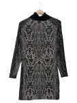 Vorschaubild 2 von Damen Strickkleid Gr. 36/S Schwarz Schlangenmuster Rollkragen Elegant