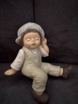 Vorschaubild 2 von Nina Marco Dekofigur Junge sitzend Keramik 13 cm Beige