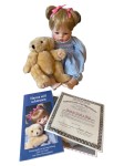 Vorschaubild 1 von Ashton-Drake Galleries Hannah Needs a Hug Künstlerpuppe Blau Klassisch 35cm
