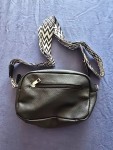 Vorschaubild 2 von Jaenig Schwarze Umhängetasche Gürteltasche mit geometrischem Gurt Crossbody Bag