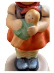 Vorschaubild 4 von Hummel Figur Mädchen mit Puppe W. Germany Porzellan 9 cm