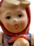 Vorschaubild 3 von Hummel Figur Mädchen mit Puppe W. Germany Porzellan 9 cm