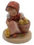 Vorschaubild 1 von Hummel Figur Kükenmütterchen 57, 0 Mädchen Küken Keramik 9 cm