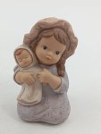 Vorschaubild 3 von Nina Marco Dekofigur Mädchen mit Puppe Keramik 13cm Nostalgisch