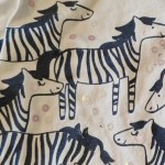 Vorschaubild 4 von T-Shirt Kinder Gr. 110 Beige Baumwolle Tiermotive Farbenfroh Kurzarm