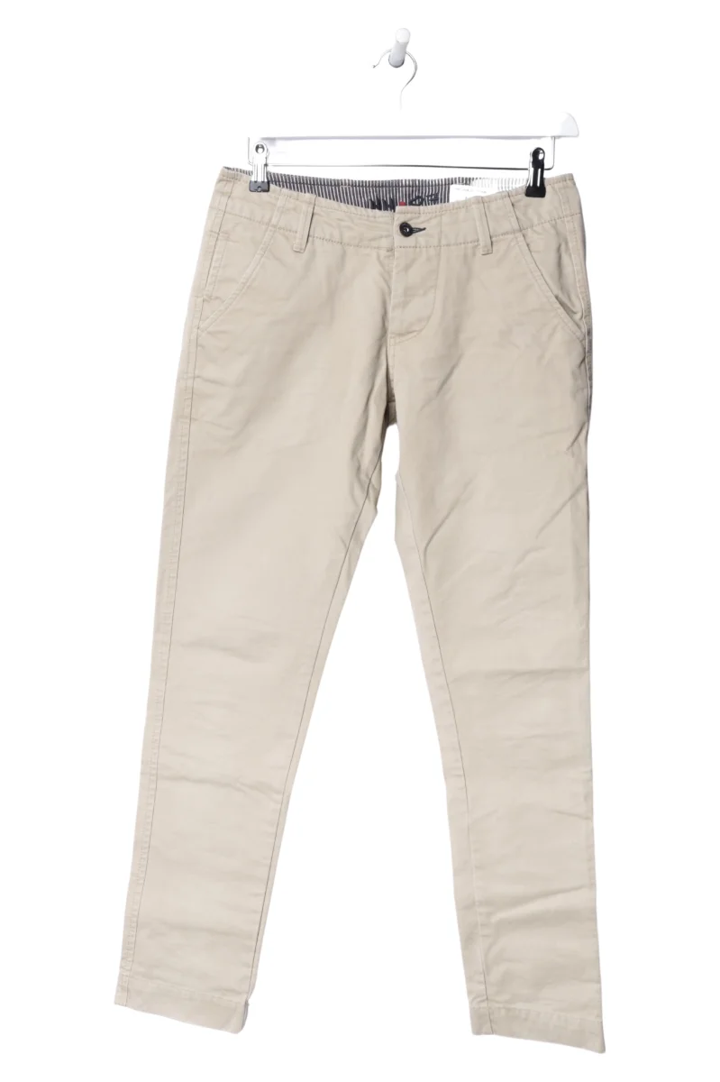 Klassische Herrenmode in Erdtönen