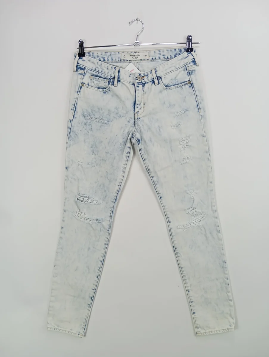 ABERCROMBIE & FITCH Destroyed Jeans Bild 2