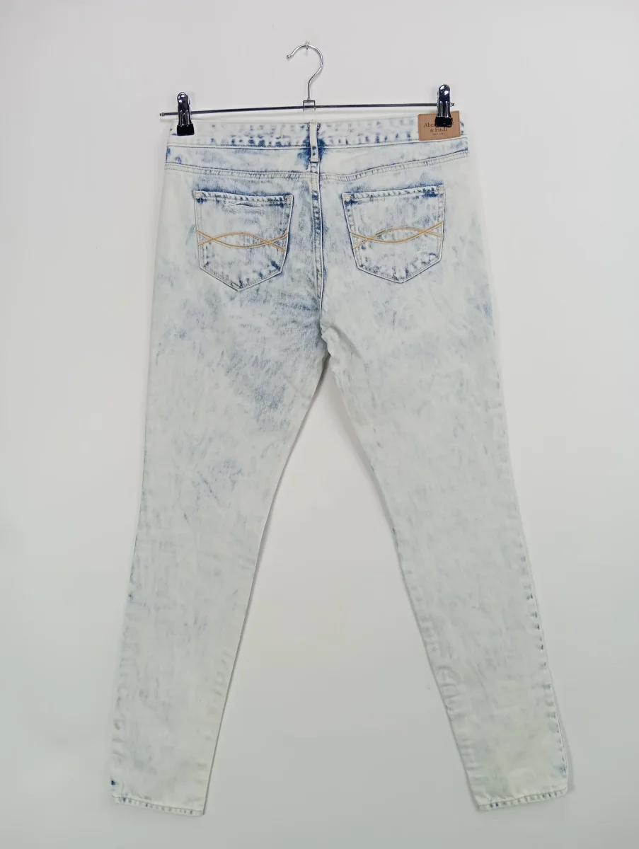 ABERCROMBIE & FITCH Destroyed Jeans Bild 3