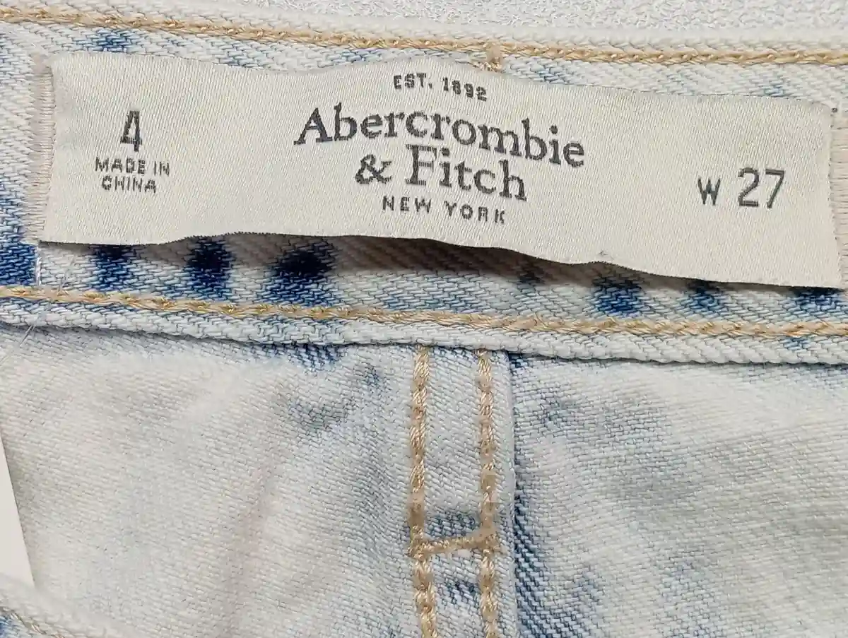 ABERCROMBIE & FITCH Destroyed Jeans Bild 4