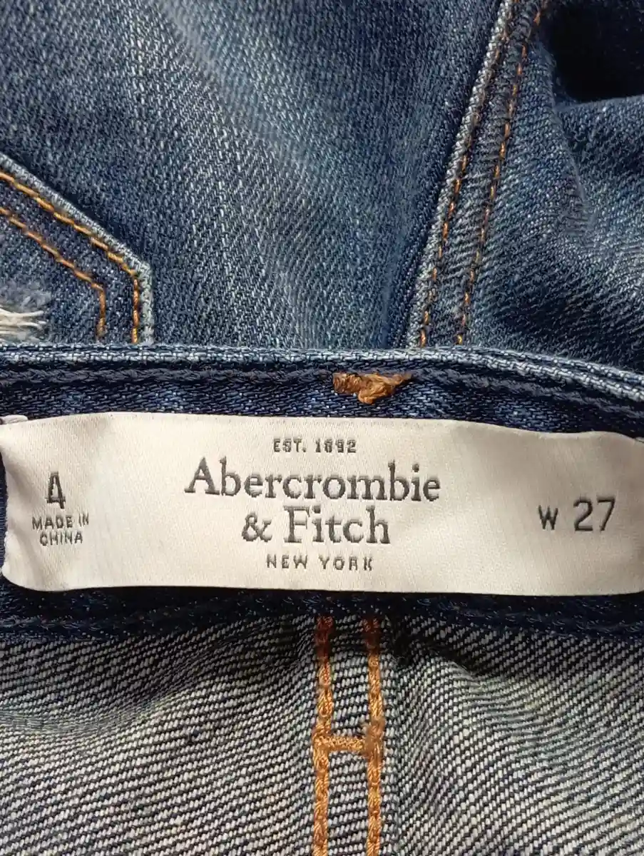 ABERCROMBIE & FITCH Destroyed Jeans Bild 3
