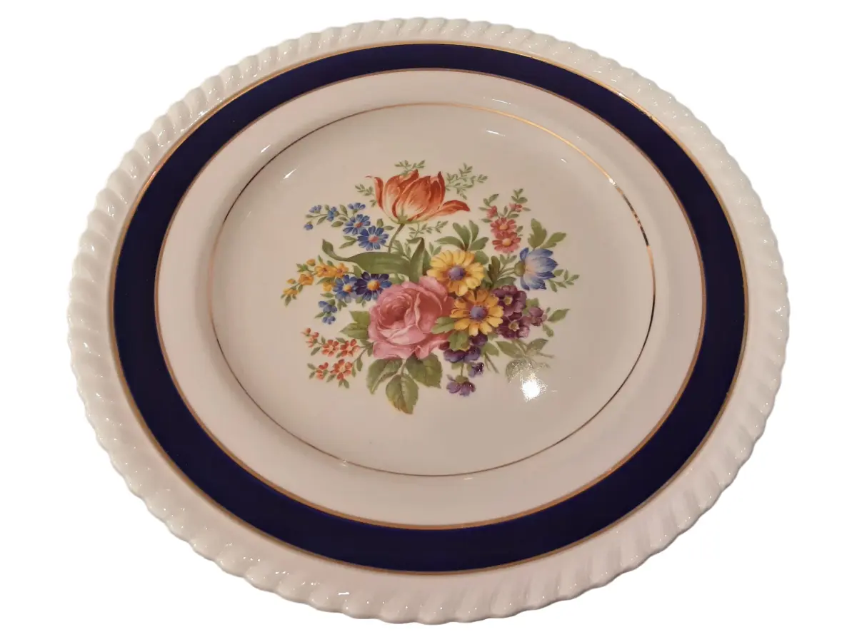 Vintage Geschirr mit Blumenmuster