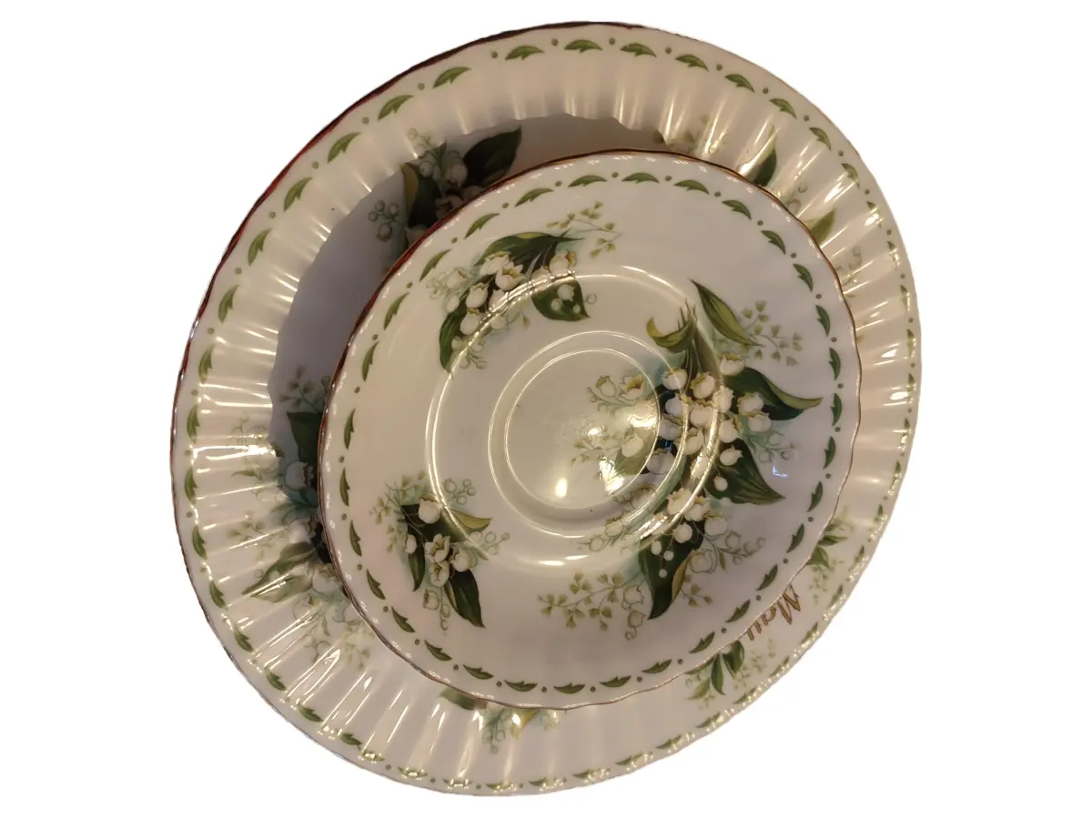 Vintage Geschirr mit Blumenmuster