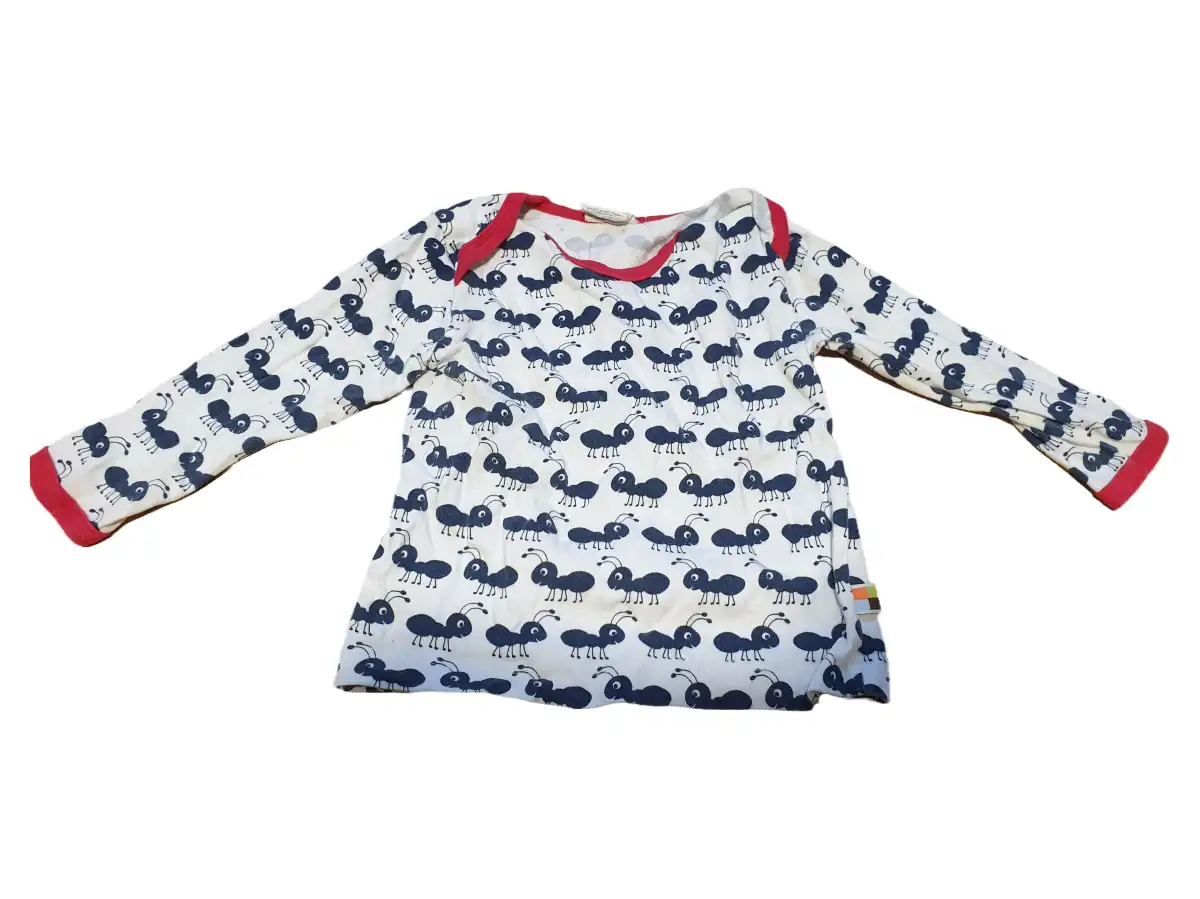 Kinderkleidung mit Insekten