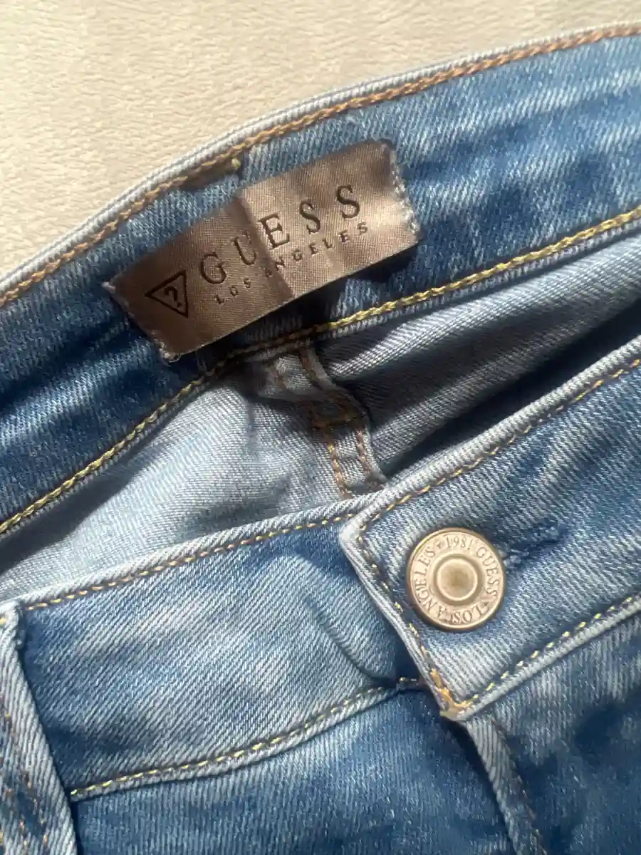 GUESS Destroyed Jeans Bild 2