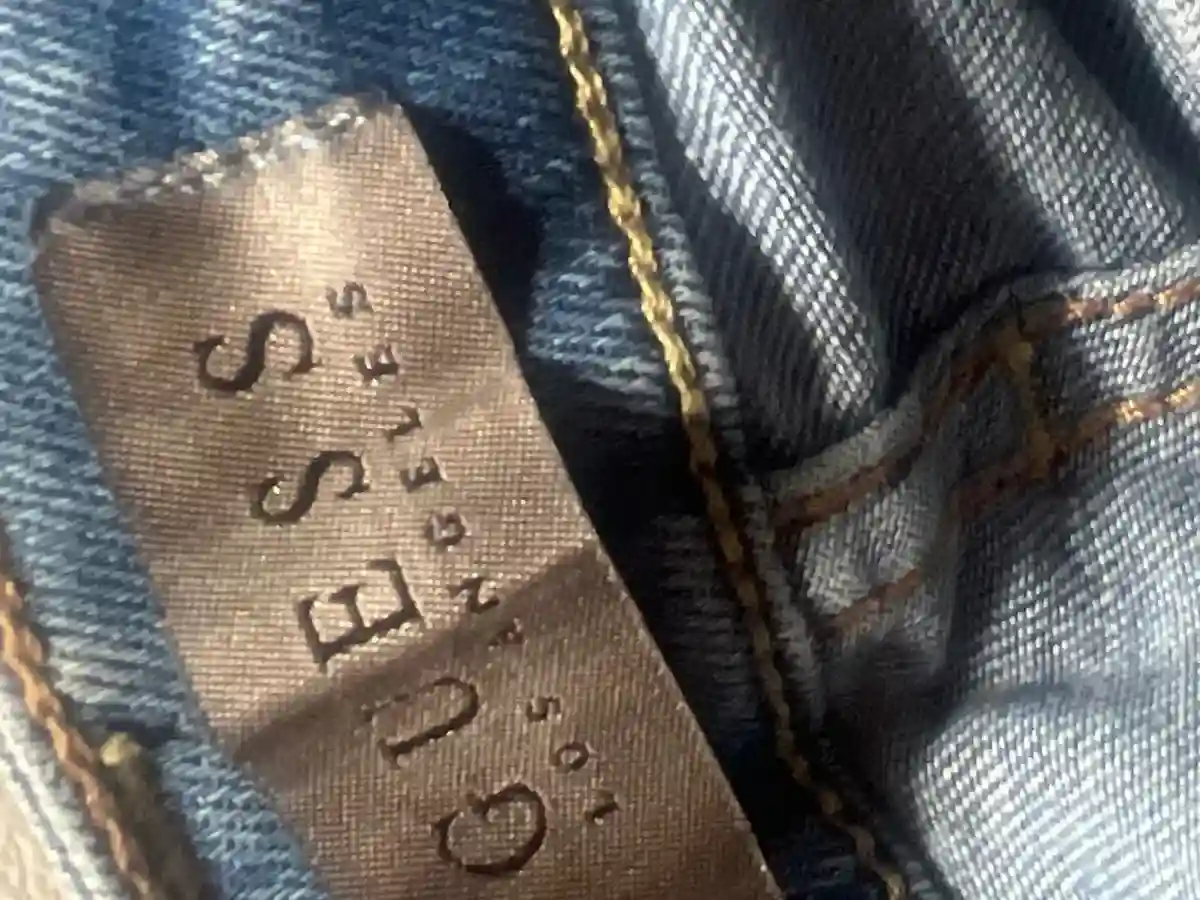 GUESS Destroyed Jeans Bild 4