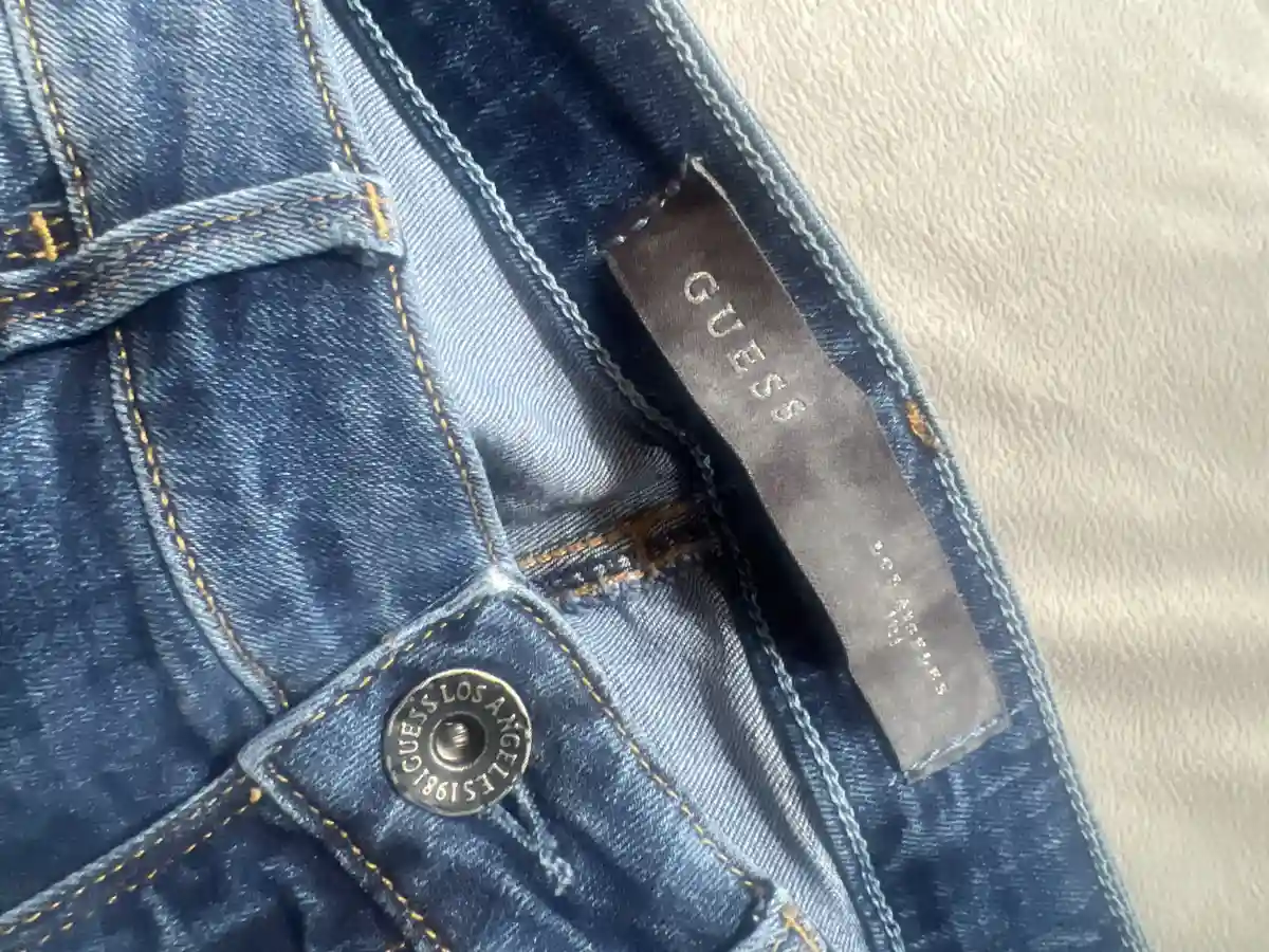 GUESS Destroyed Jeans Bild 5