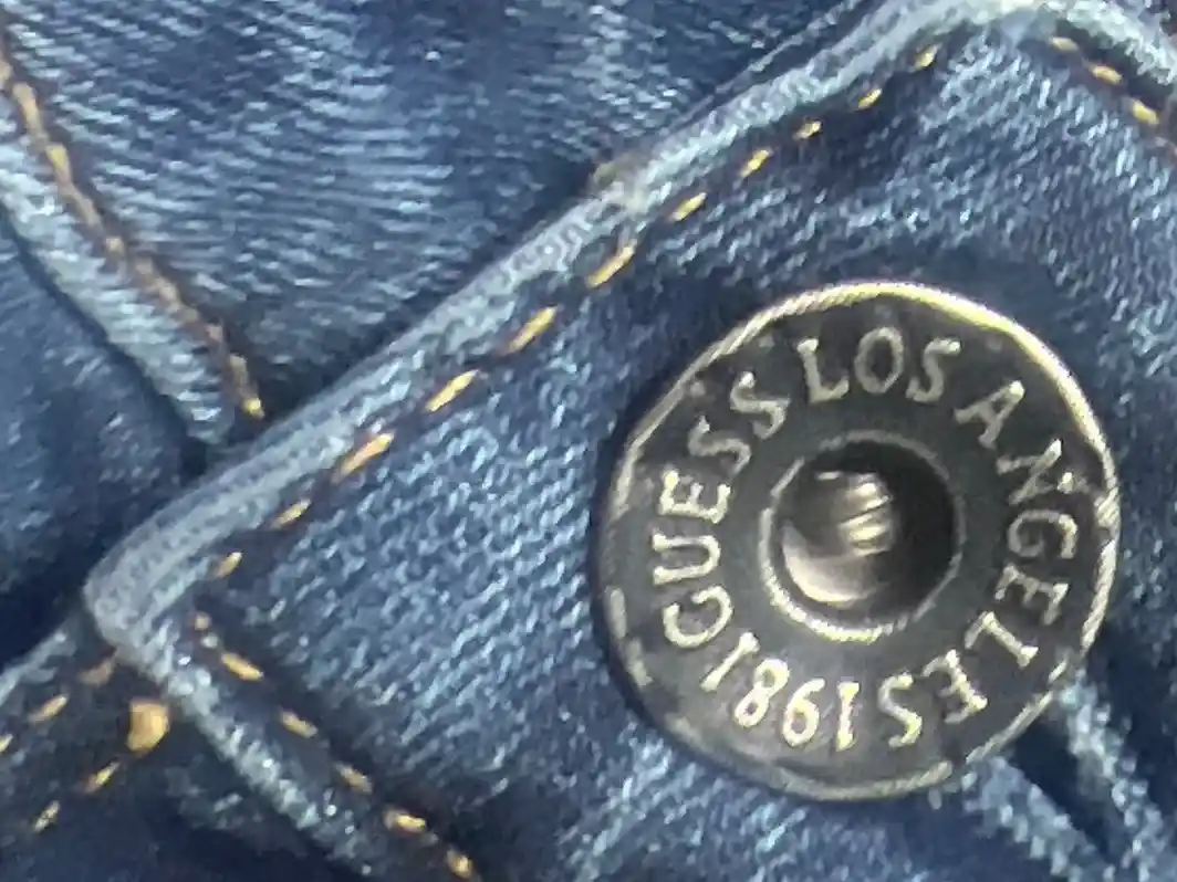GUESS Destroyed Jeans Bild 4