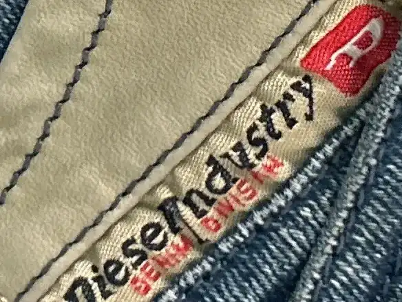DIESEL Destroyed Jeans Bild 7