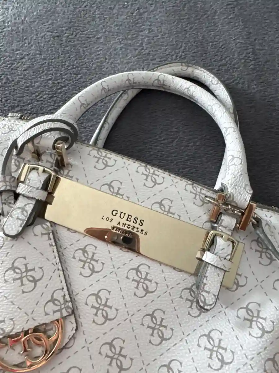 GUESS Henkeltasche Bild 4