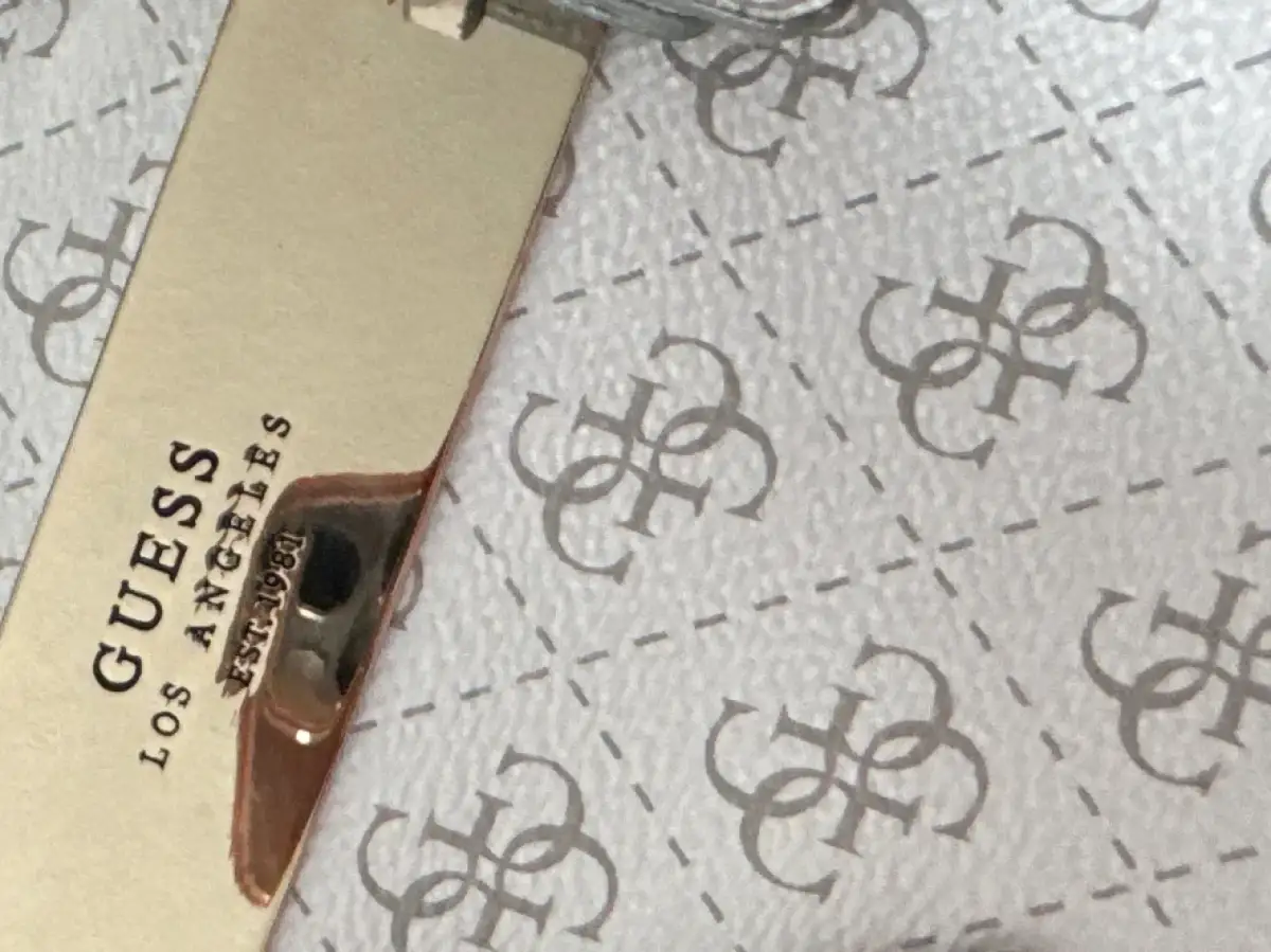 GUESS Henkeltasche Bild 5