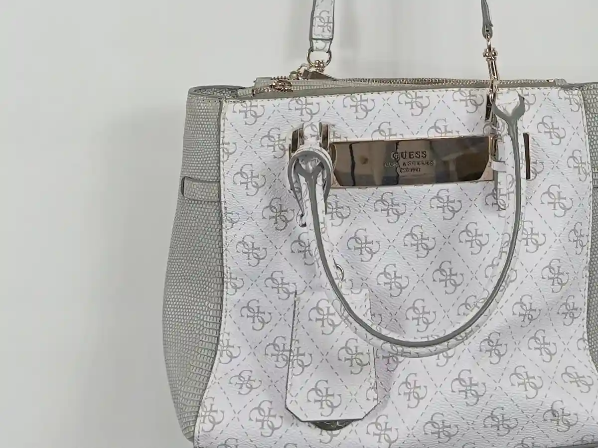 GUESS Henkeltasche Bild 3