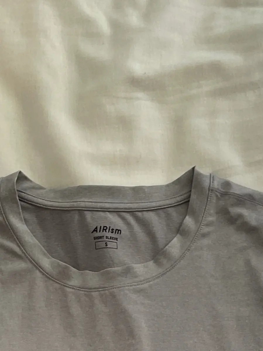 UNIQLO T-Shirt Bild 2