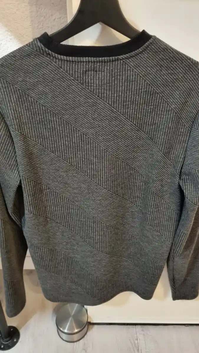 GUESS Pullover Bild 2