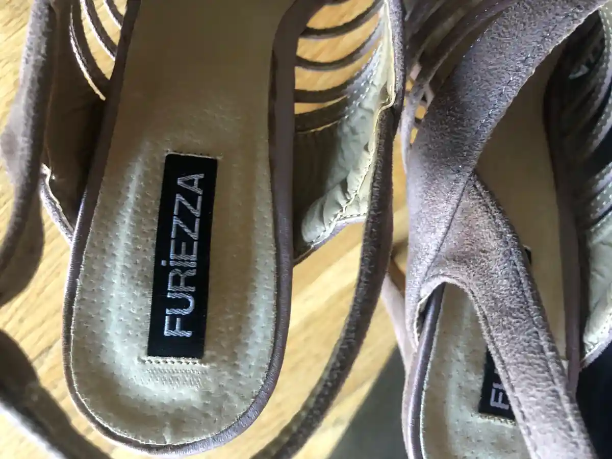 FURIEZZA Plateausandalen Bild 2