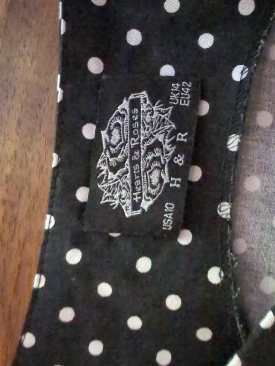 HEARTS & ROSES A-Linienrock Bild 5
