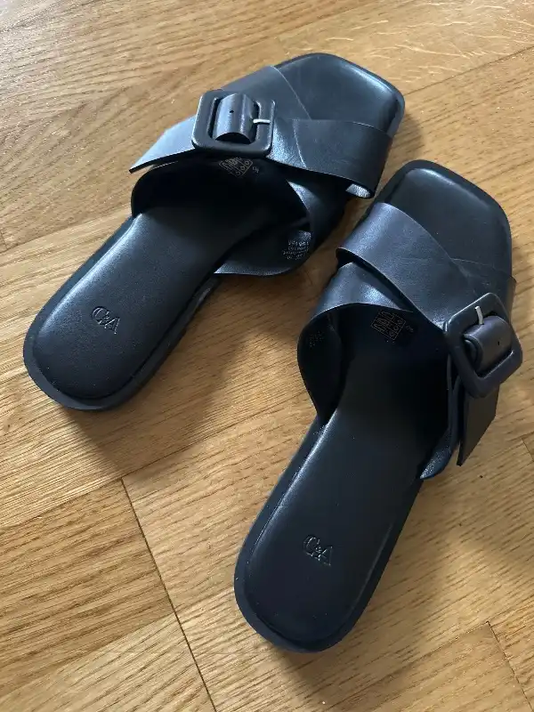 C&A Sandalen Bild 2