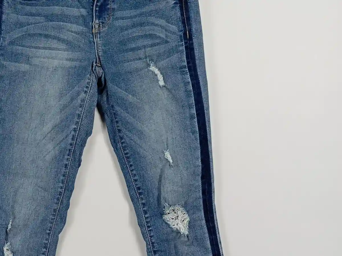 EMPYRE Destroyed Jeans Bild 2
