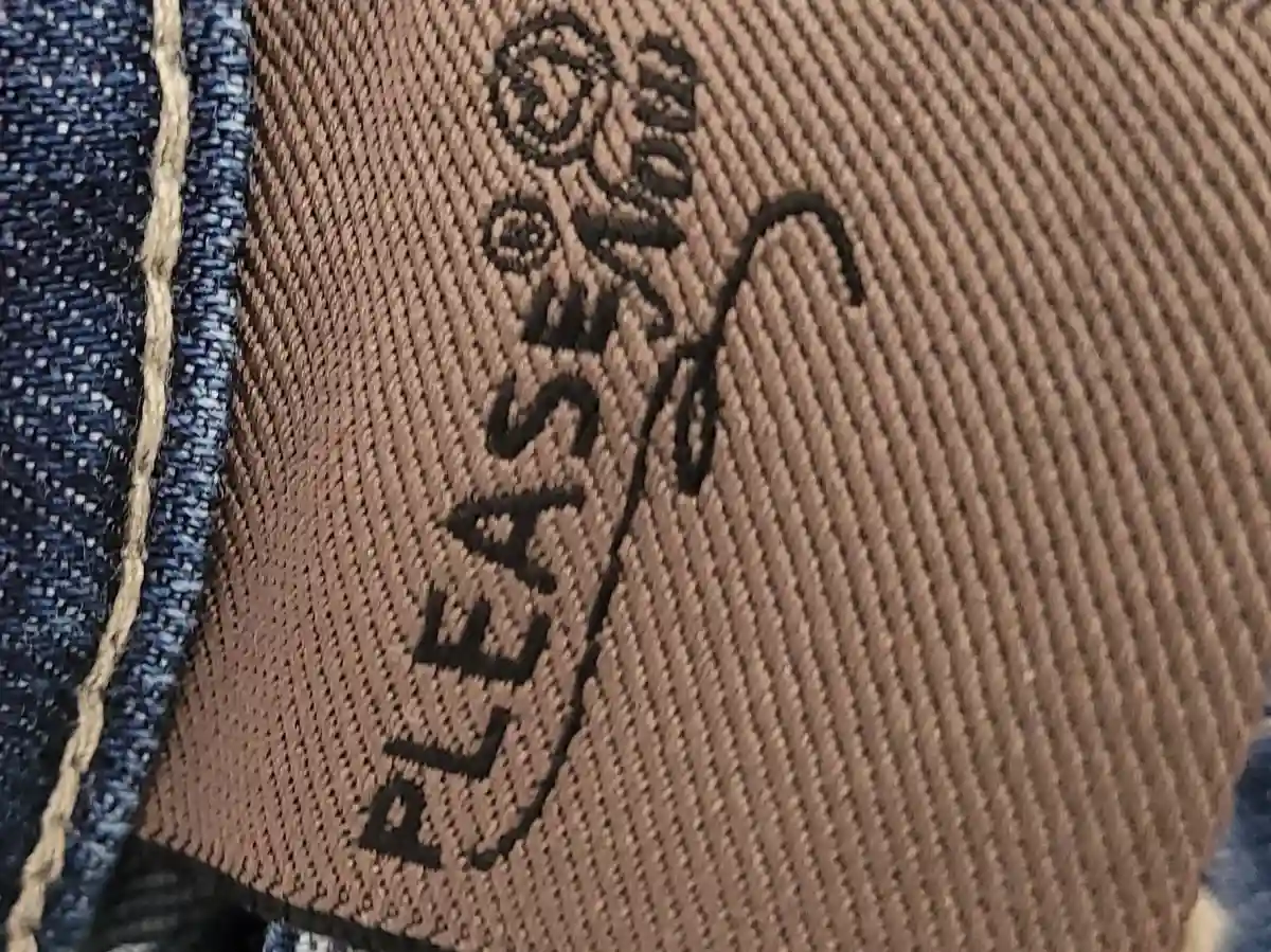 PLEASE Destroyed Jeans Bild 6