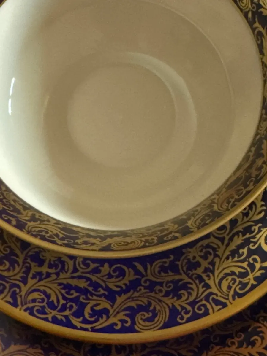 GRAF VON HENNEBERG Tasse und Unterteller Bild 3