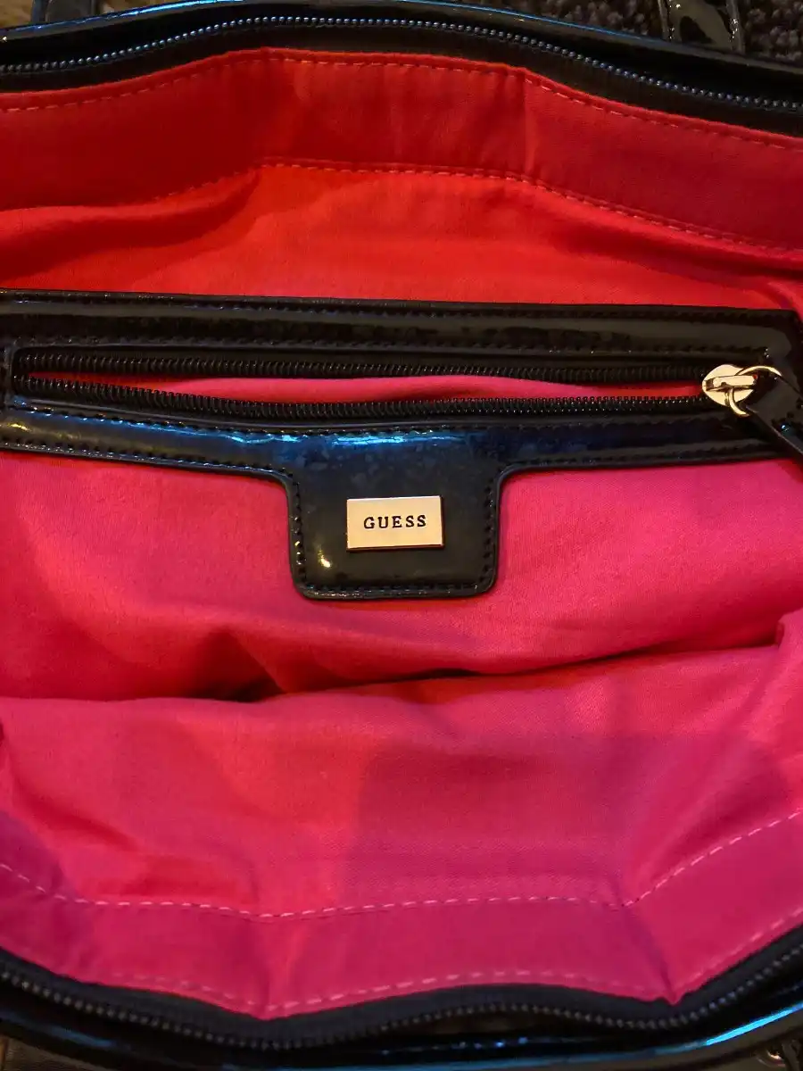 GUESS Henkeltasche Bild 2