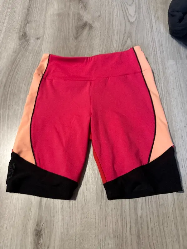 GUESS Radhose Bild 2