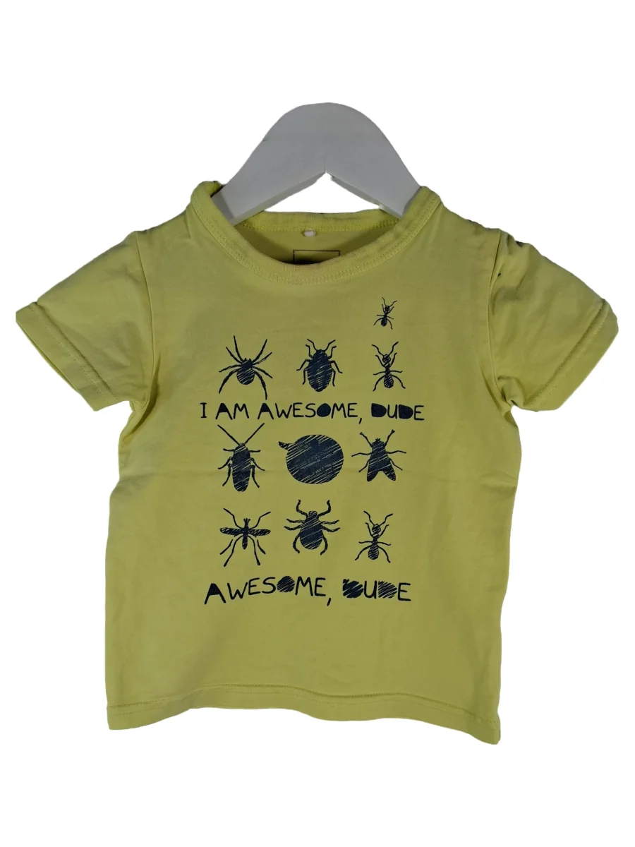 Kinderkleidung mit Insekten
