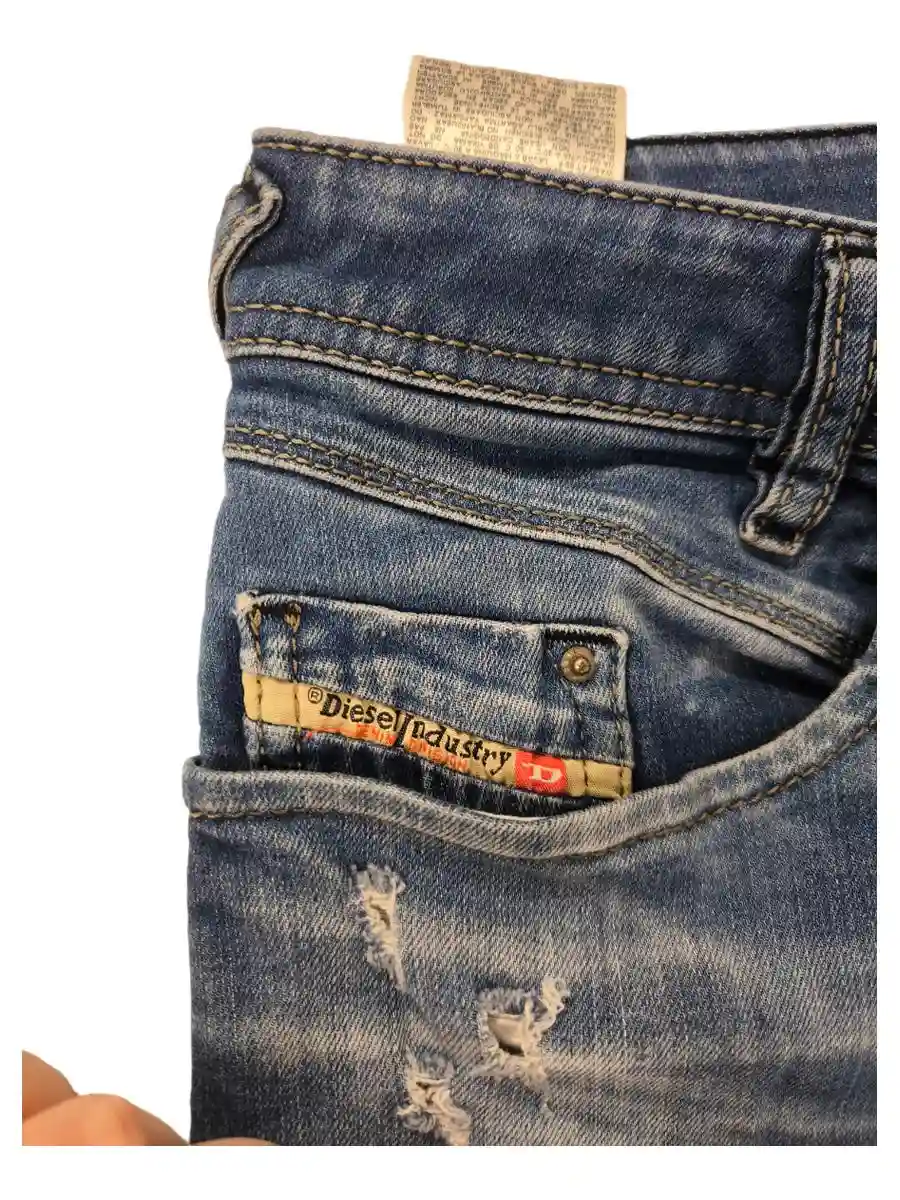 DIESEL Destroyed Jeans Bild 2