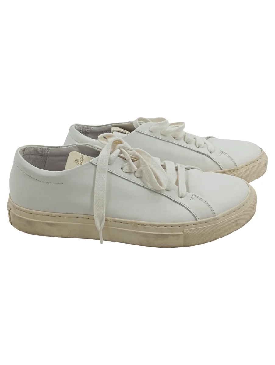 Weiße Sneaker minimalistisch