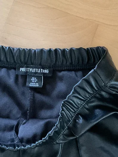 PRETTYLITTLETHING Lederhose Bild 3