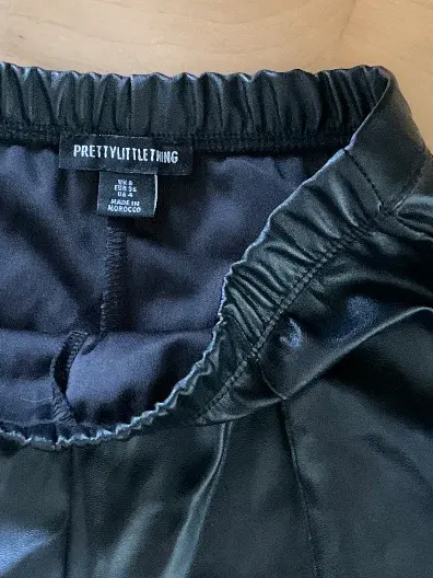 PRETTYLITTLETHING Lederhose Bild 4