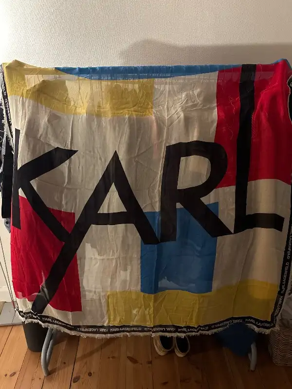 KARL LAGERFELD Schal Bild 2