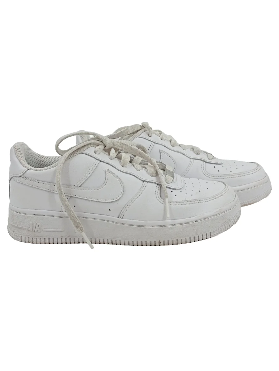 Weiße Sneaker minimalistisch