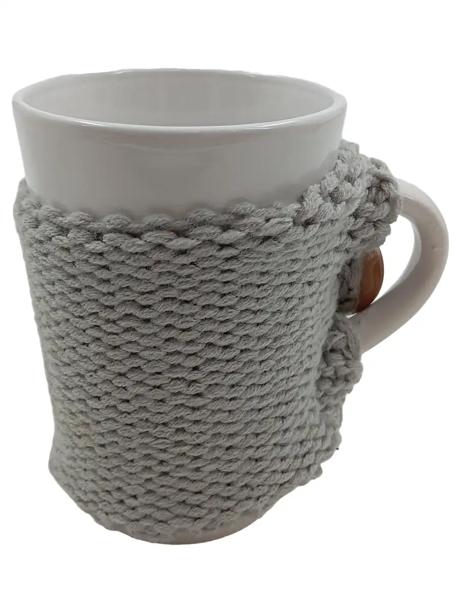 DEPOT Tasse Grau Porzellan Wolle Holz Strickmuster…