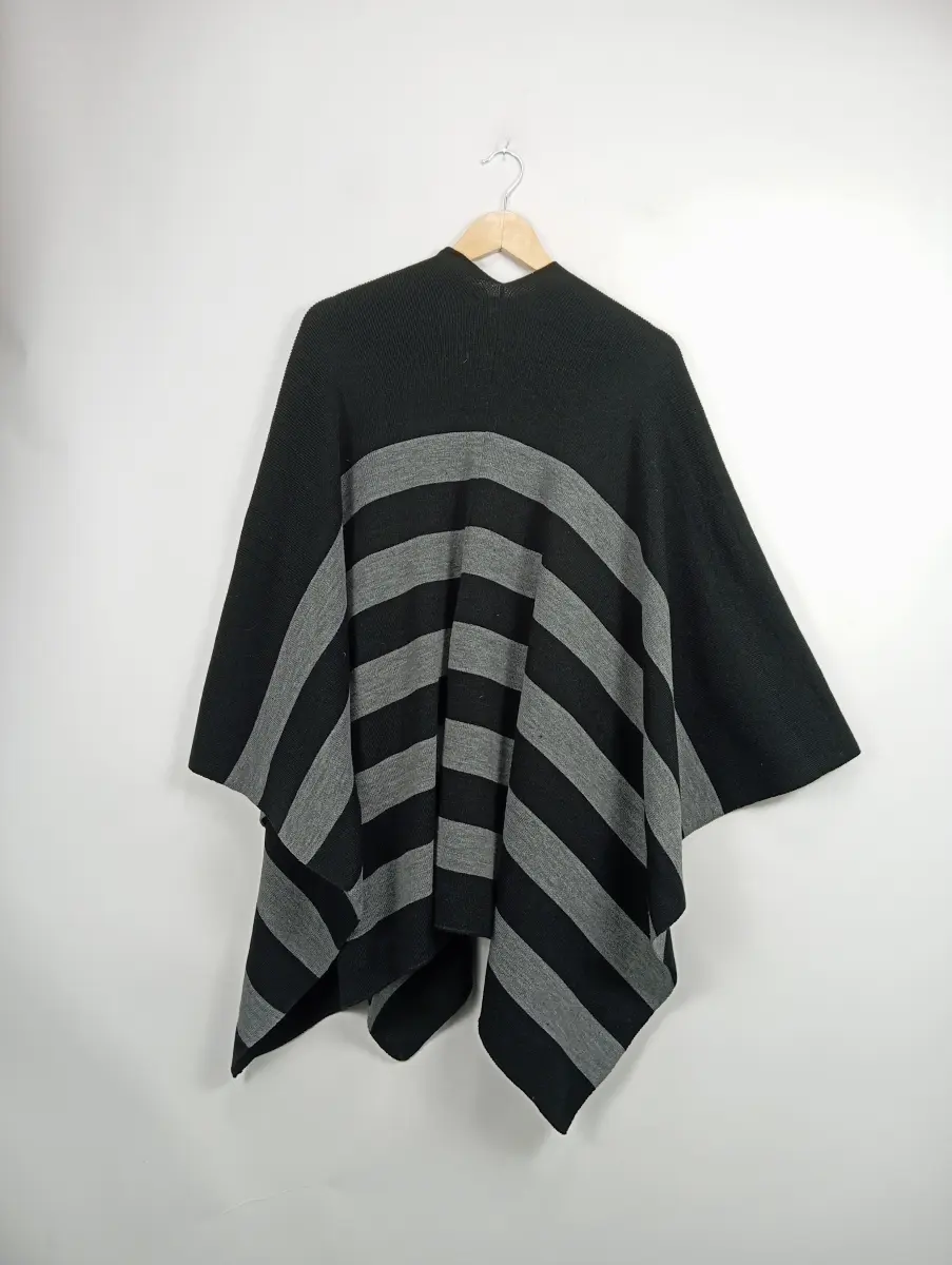 OPUS Poncho Bild 2