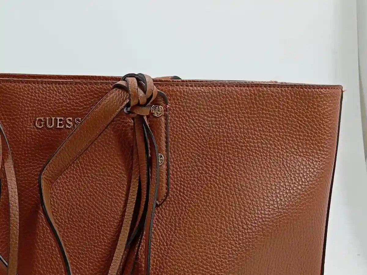 GUESS Shopper Bild 4