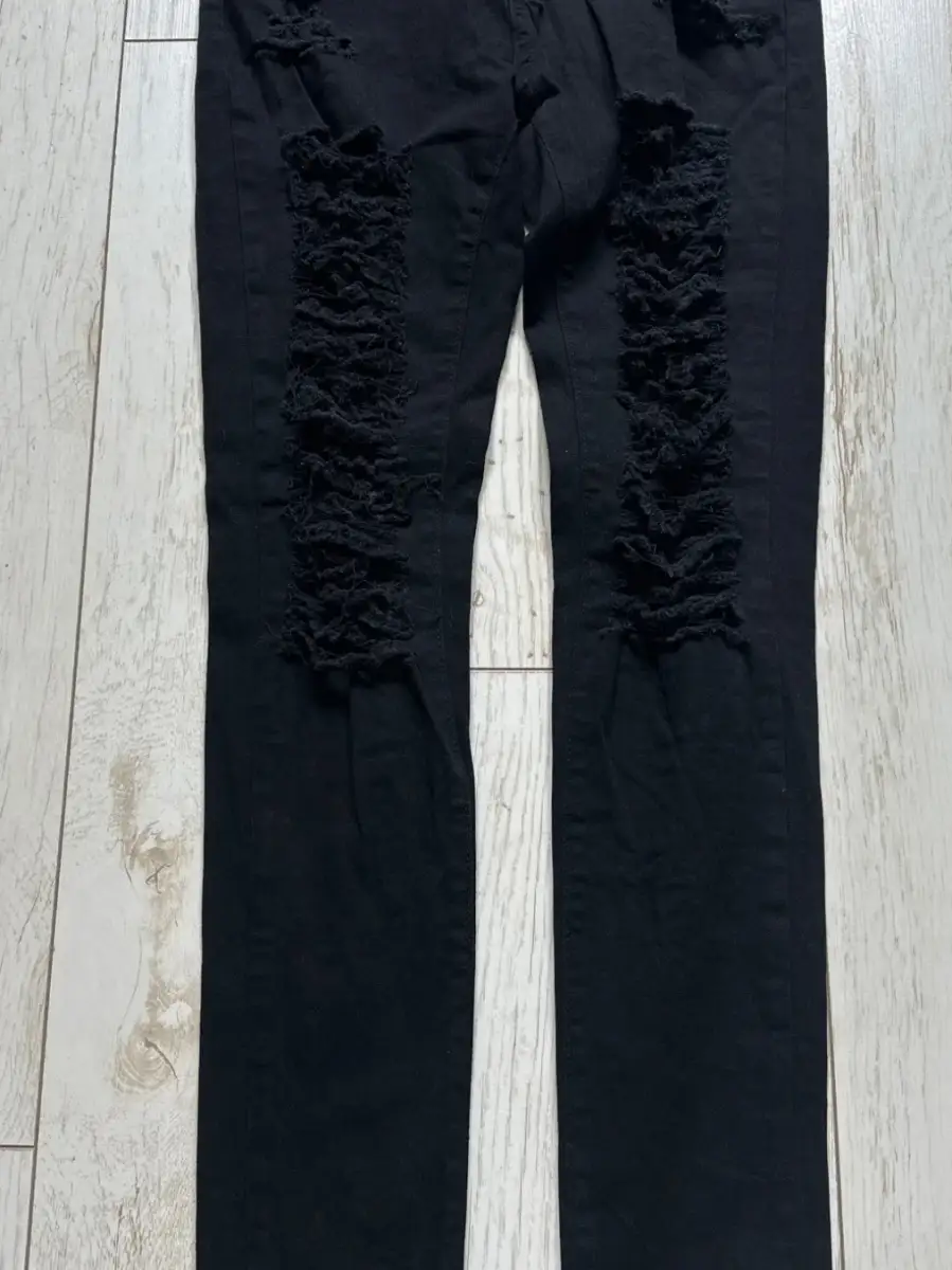 Destroyed Jeans Bild 3