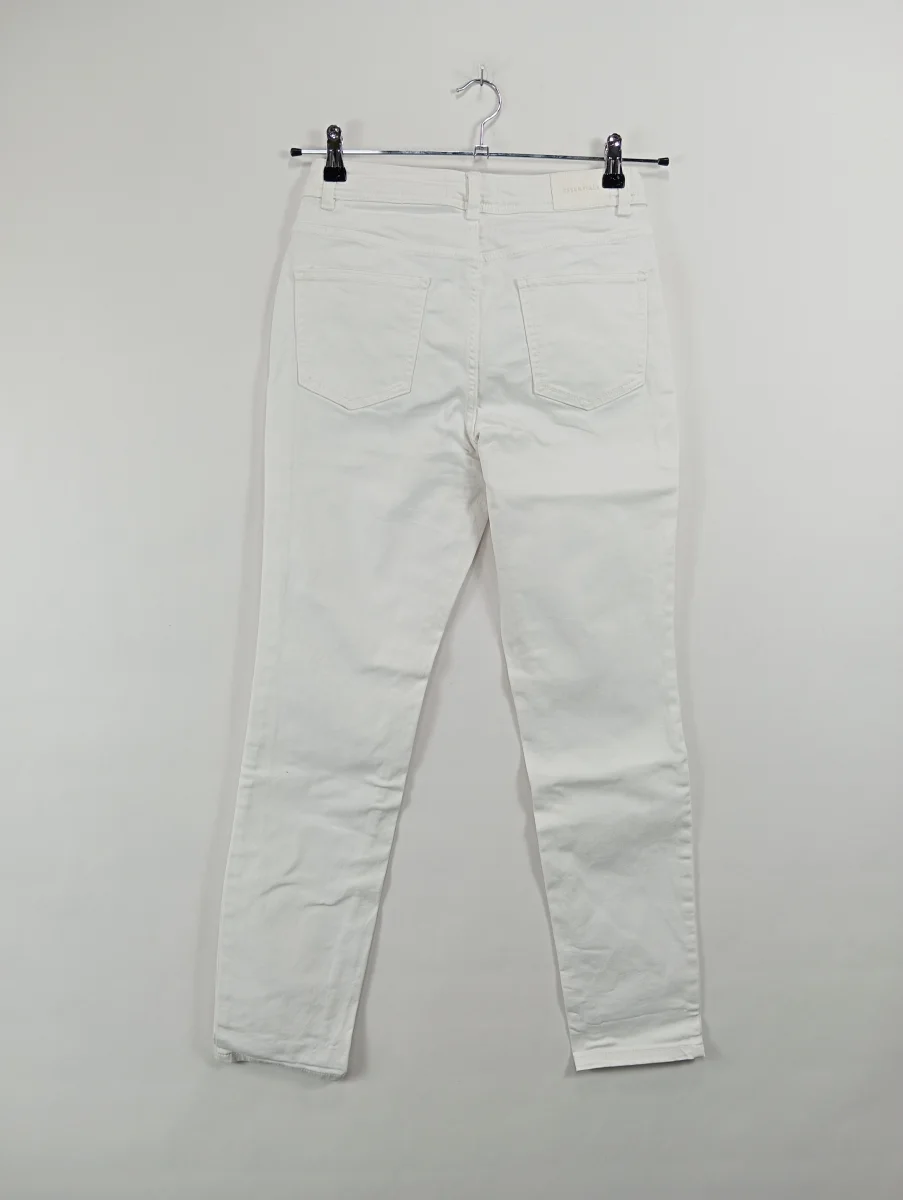 ESSENTIALS Flare Jeans Bild 2