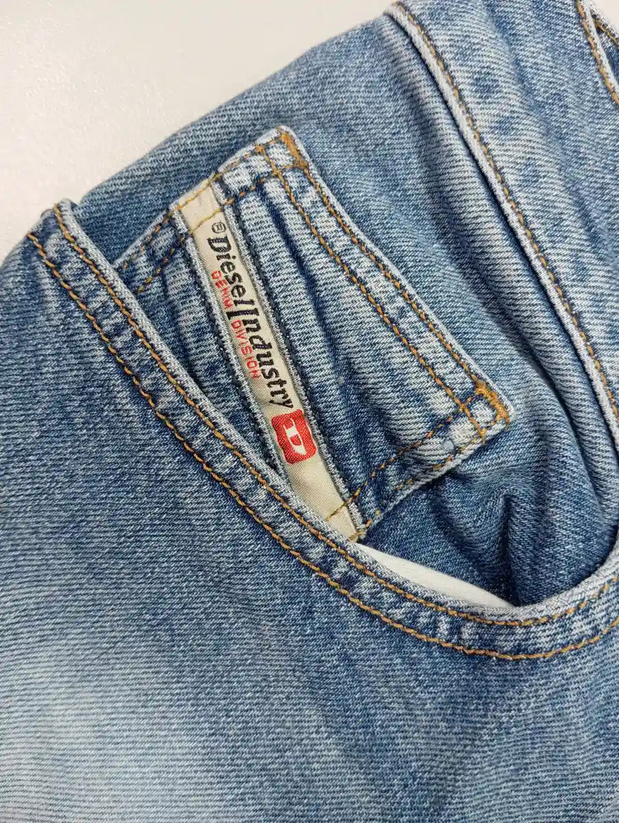 DIESEL Destroyed Jeans Bild 3