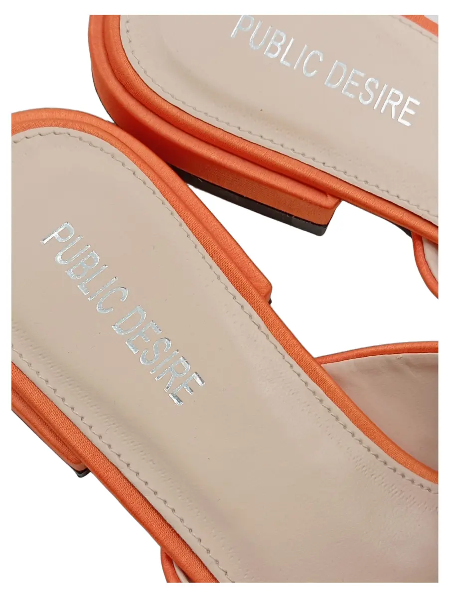 PUBLIC DESIRE Pantoletten Bild 3